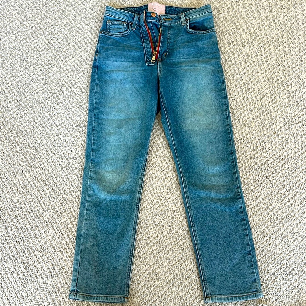REVICE denim jeans, ❤️ heart under right pocket. Fits a 26/27 (small sz 29)
